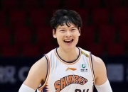 英雄联盟总决赛-76人横扫四川队，王哲林高光表现