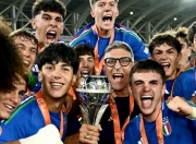 LOL决赛-欧洲国际足球赛事精湛球技赢得球迷喝彩