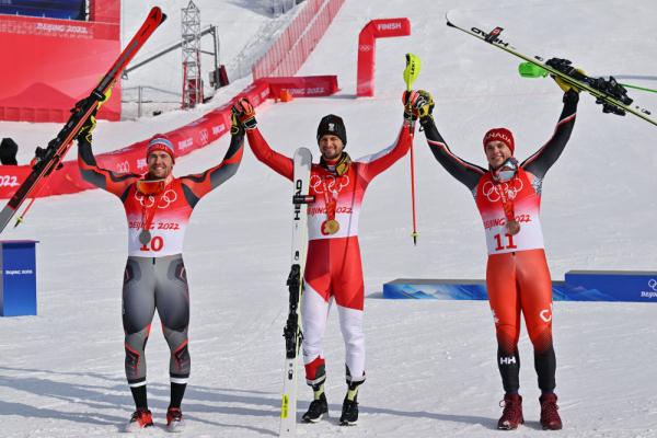 奥地利选手在滑雪比赛中取得佳绩 奥地利选手在滑雪比赛中取得佳绩