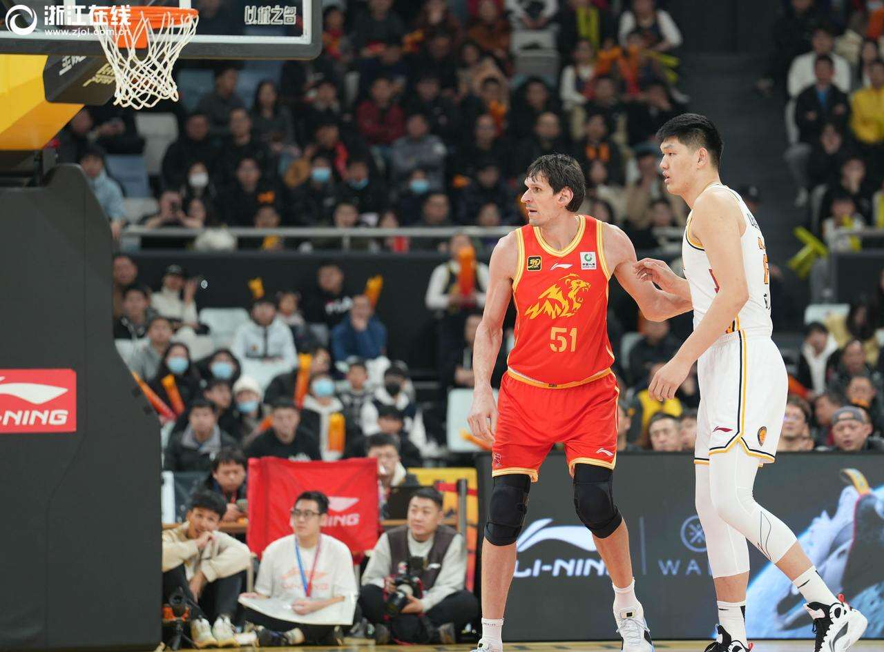 河南男篮不敌浙江广厦,遗憾失利 河南男篮不敌浙江广厦,遗憾失利