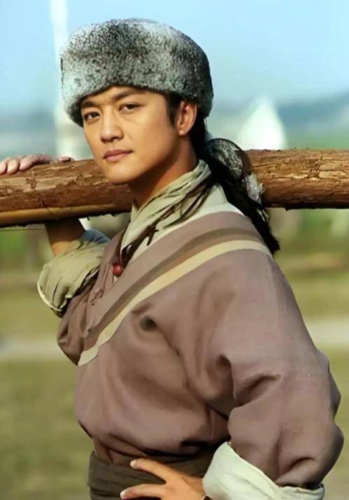 包含空前绝后！球队实力提升不断挑战笑傲江湖的词条