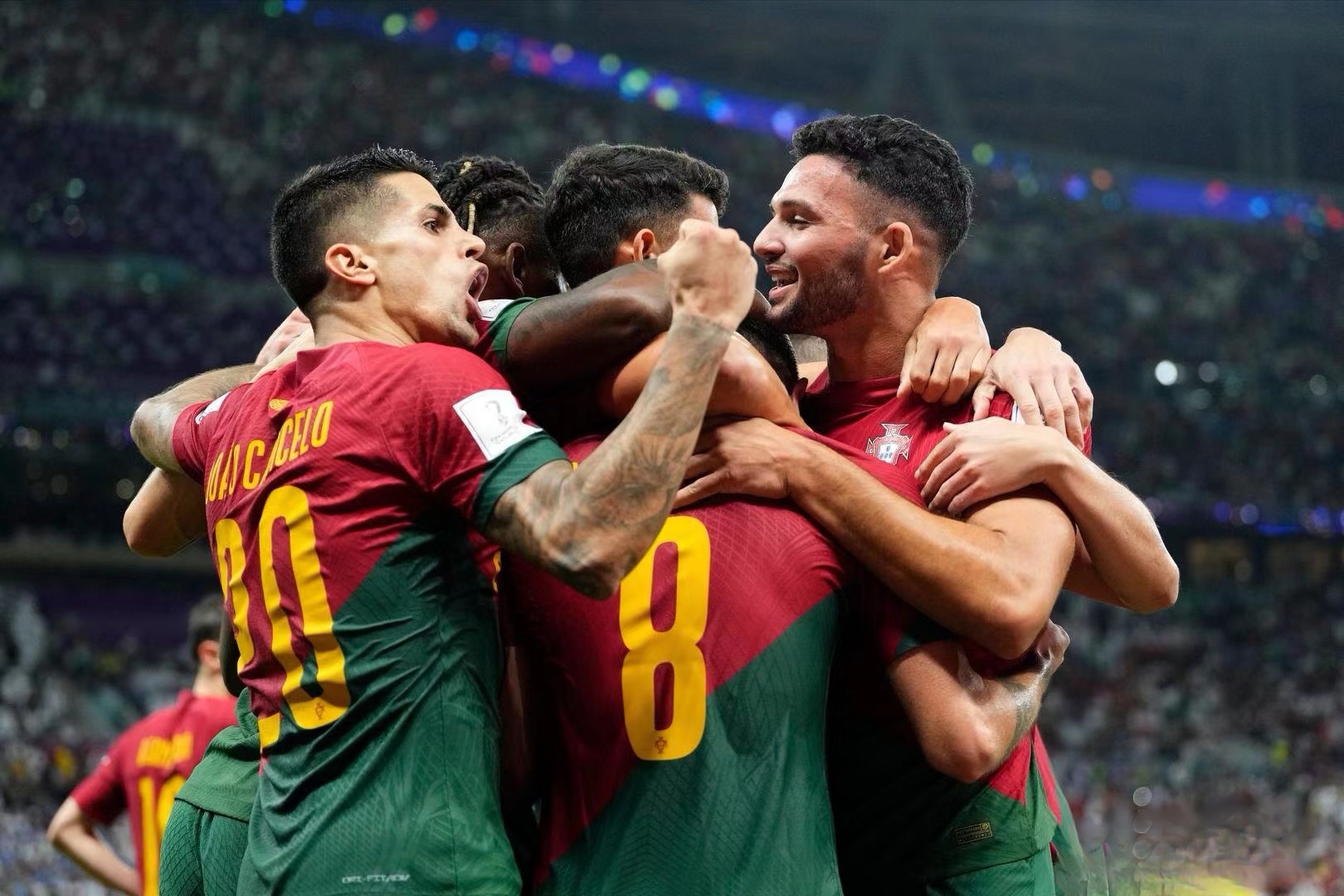 欧国联赛赛事组织方举办精彩活动，球迷热情参与