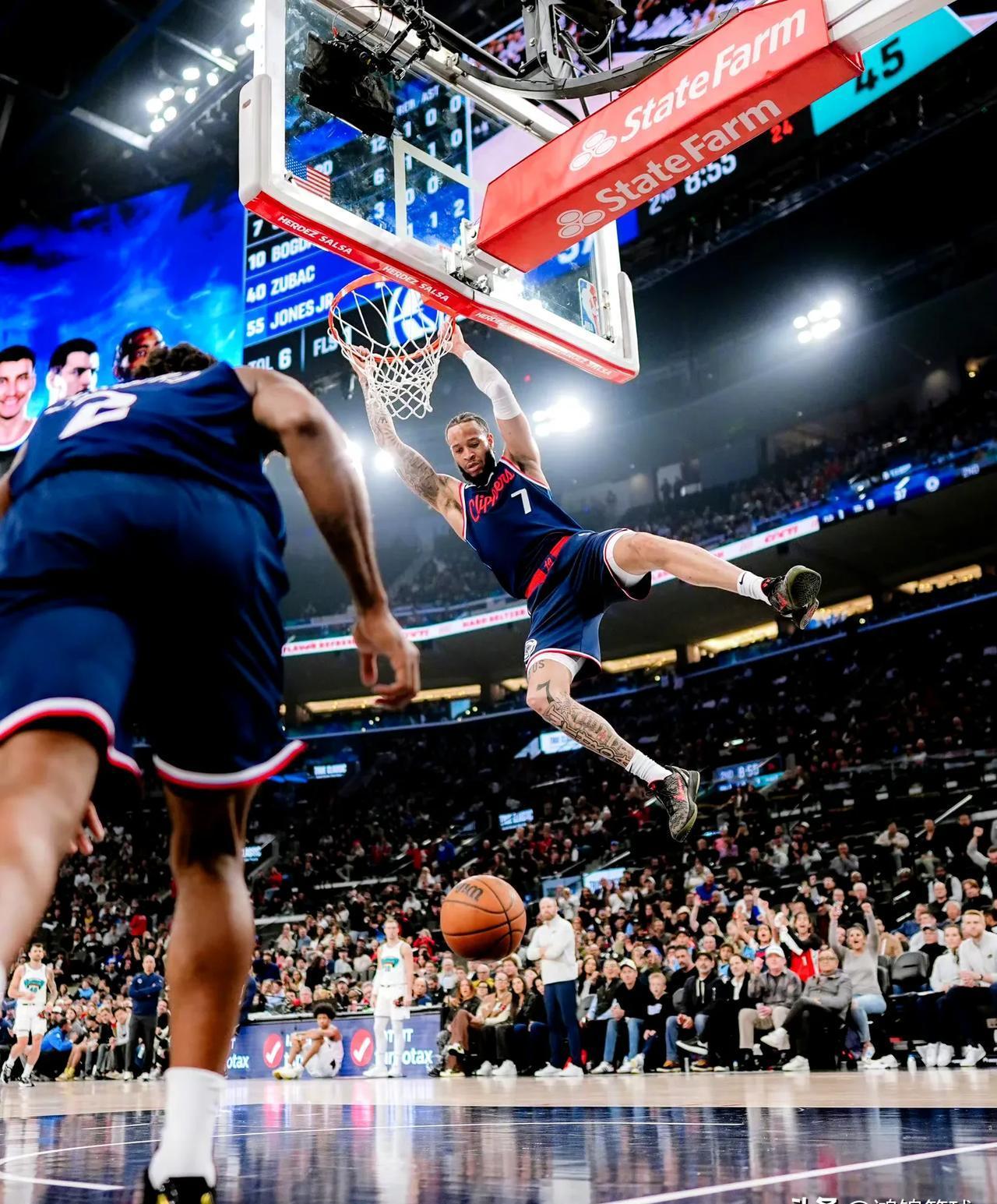 火箭客场击败灰熊,篮网逆转活塞保持强势 火箭客场击败灰熊,篮网逆转活塞保持强势