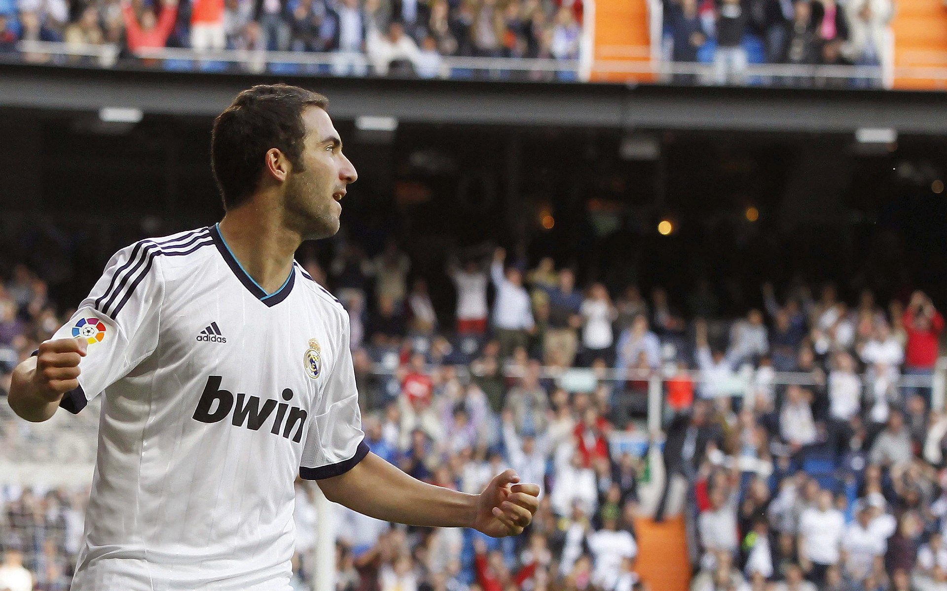 双星耀夜,当赛道红线撕裂巴林夜幕,太阳神的匕首已刺穿丹佛心脏