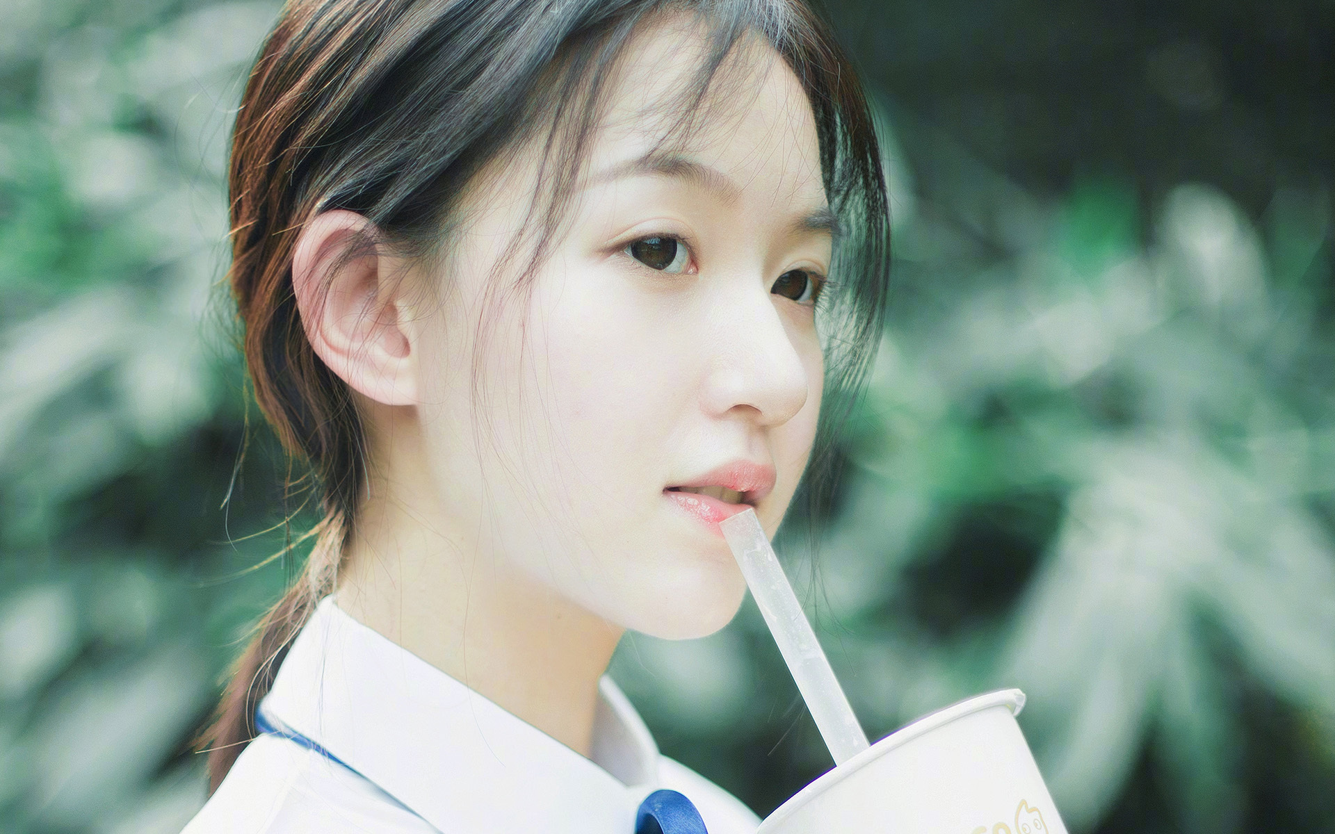 那不勒斯的暮色与光之翼，当尼日利亚的节奏刺破亚平宁的黄昏