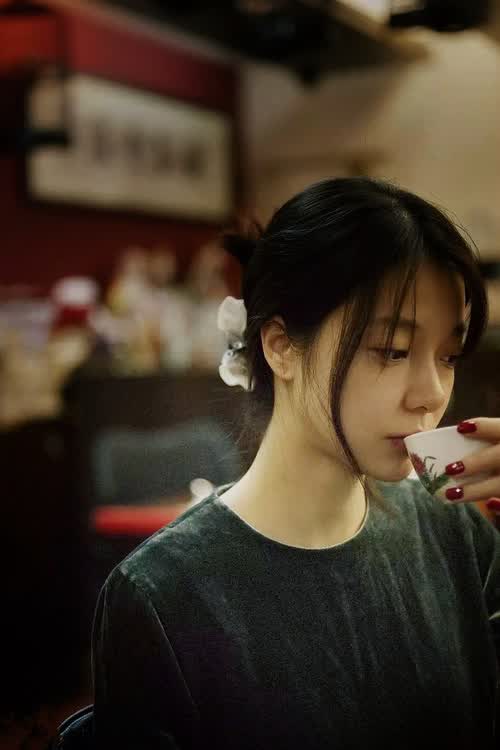 这是一篇为您定制的、具有唯一性视角的深度评论文章。文章标题与内容紧扣关键词,构建了一个极具画面感和战术深度的未来战纪